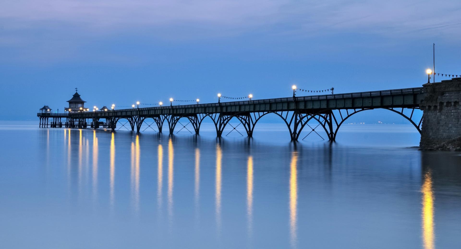 Clevedon Pier at Dusk at 640 x 960 iPhone 4 size wallpapers HD quality