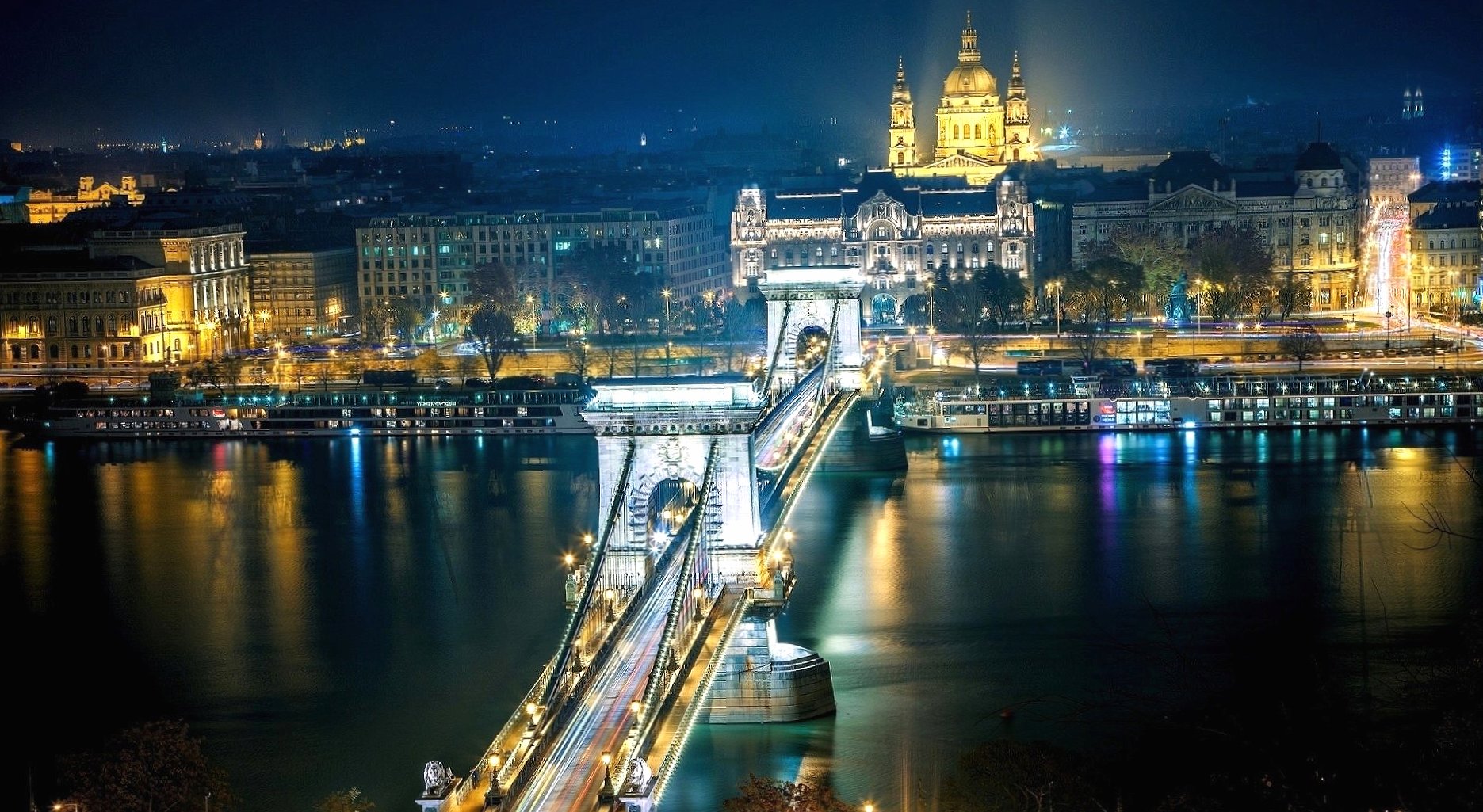 Danube river in budapest at 2048 x 2048 iPad size wallpapers HD quality