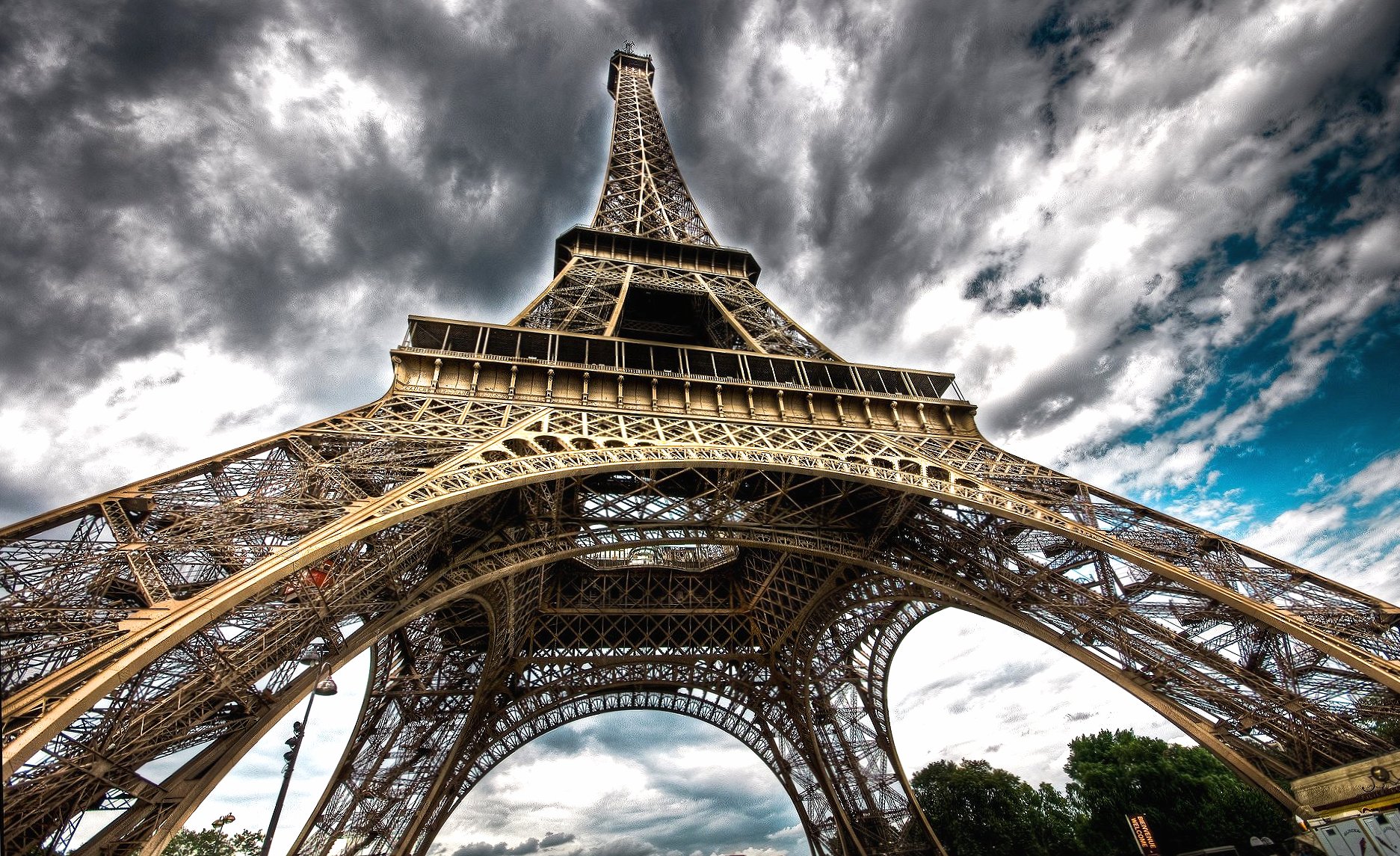 Eiffel tour paris at 640 x 1136 iPhone 5 size wallpapers HD quality