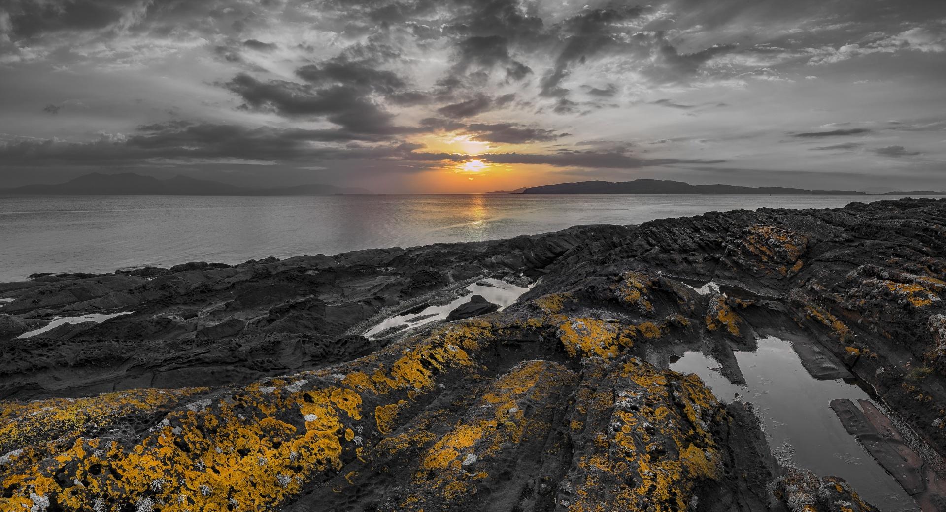 Firth of Clyde, Black and Yellow at 1024 x 1024 iPad size wallpapers HD quality