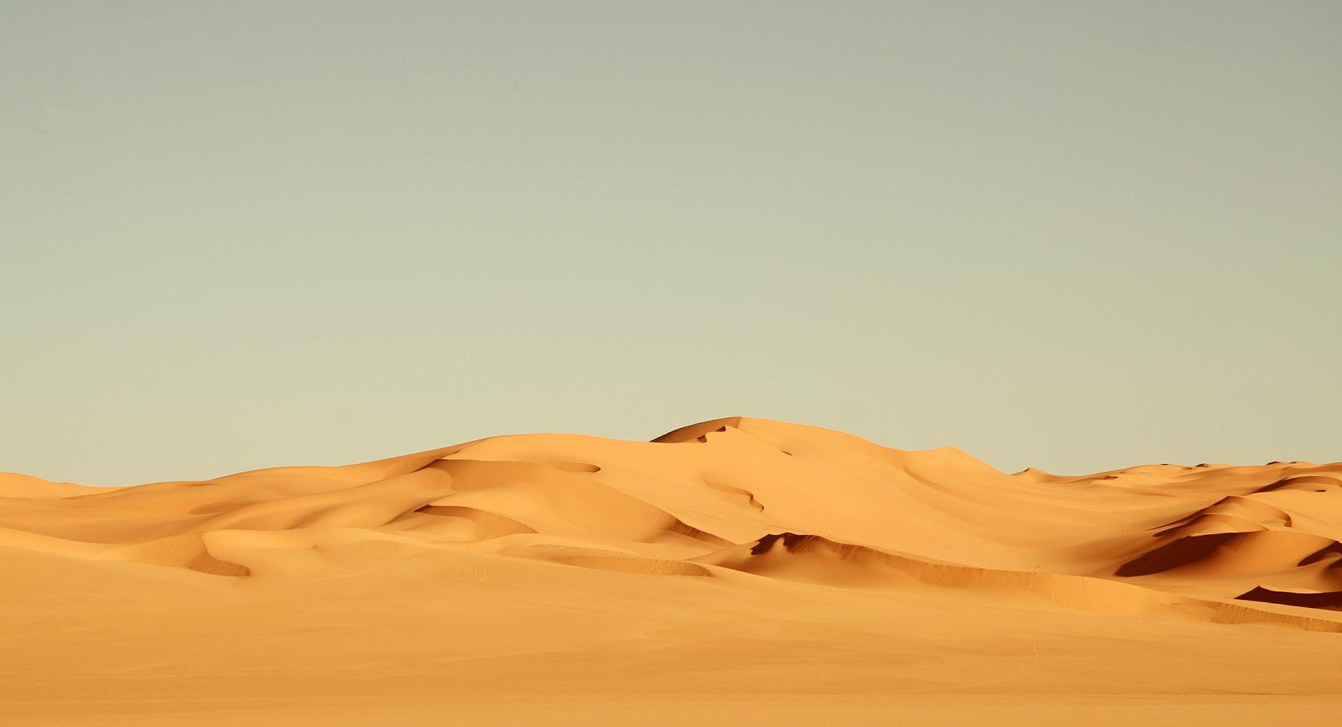 Hot Desert at 640 x 1136 iPhone 5 size wallpapers HD quality
