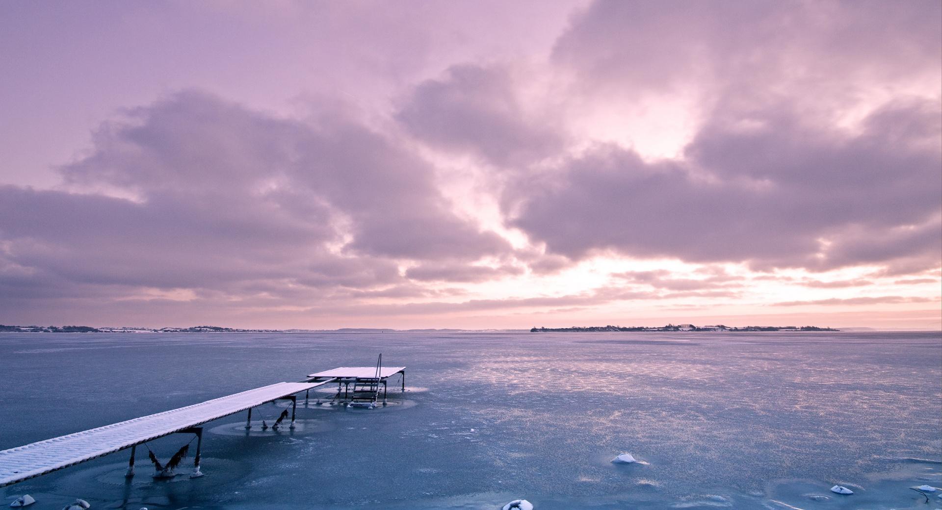 Icy Lake And Violet Sky at 1024 x 1024 iPad size wallpapers HD quality