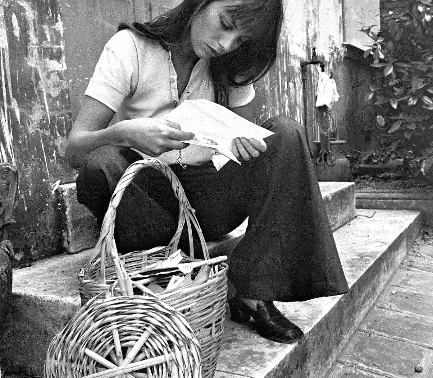 Jane Birkin at 320 x 480 iPhone size wallpapers HD quality