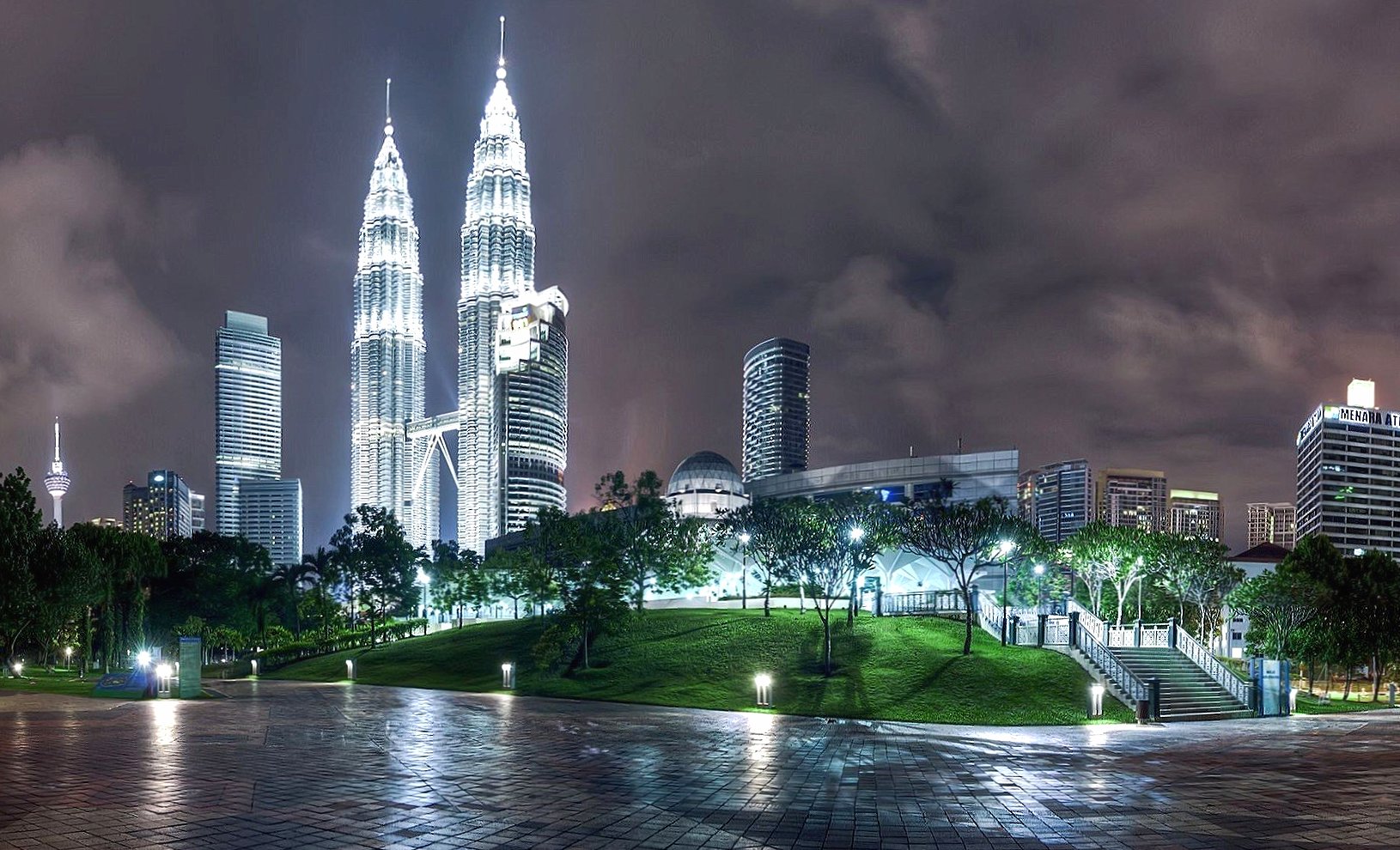 Kuala lumpur towers malaysia at 1024 x 1024 iPad size wallpapers HD quality