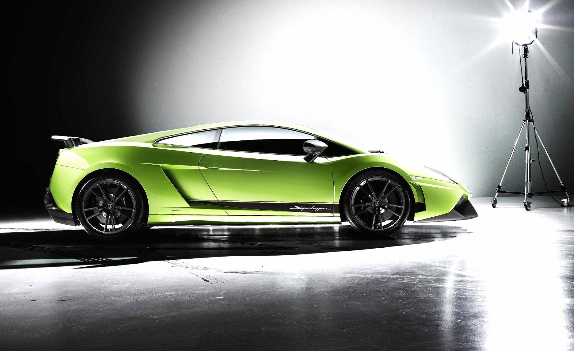 Lamborghini gallardo lp 570 4 superleggera at 640 x 960 iPhone 4 size wallpapers HD quality