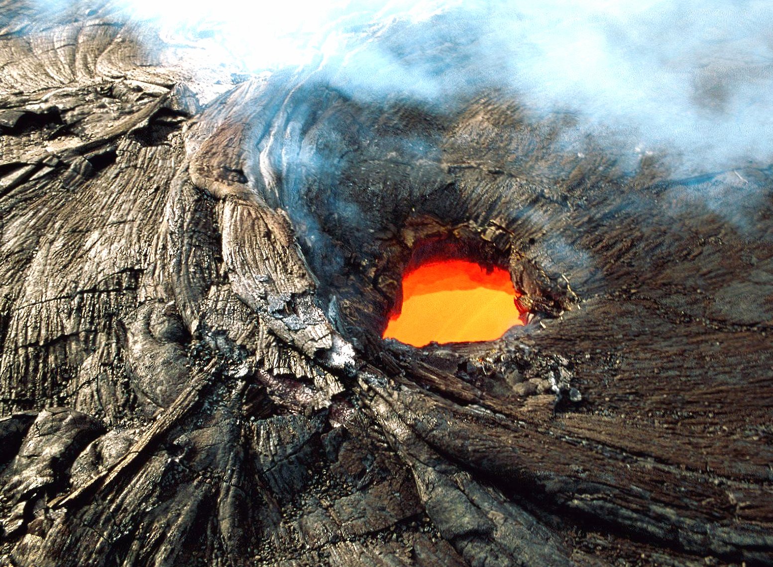 Lava lake at 1280 x 960 size wallpapers HD quality