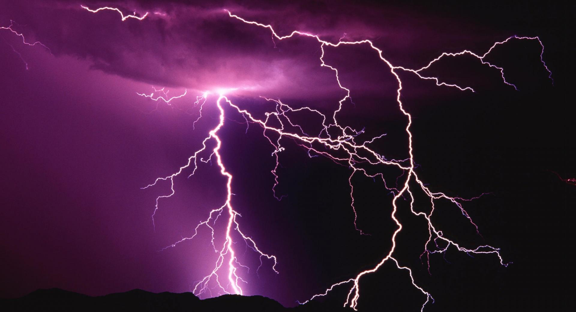 Lightning Storm at 1334 x 750 iPhone 7 size wallpapers HD quality