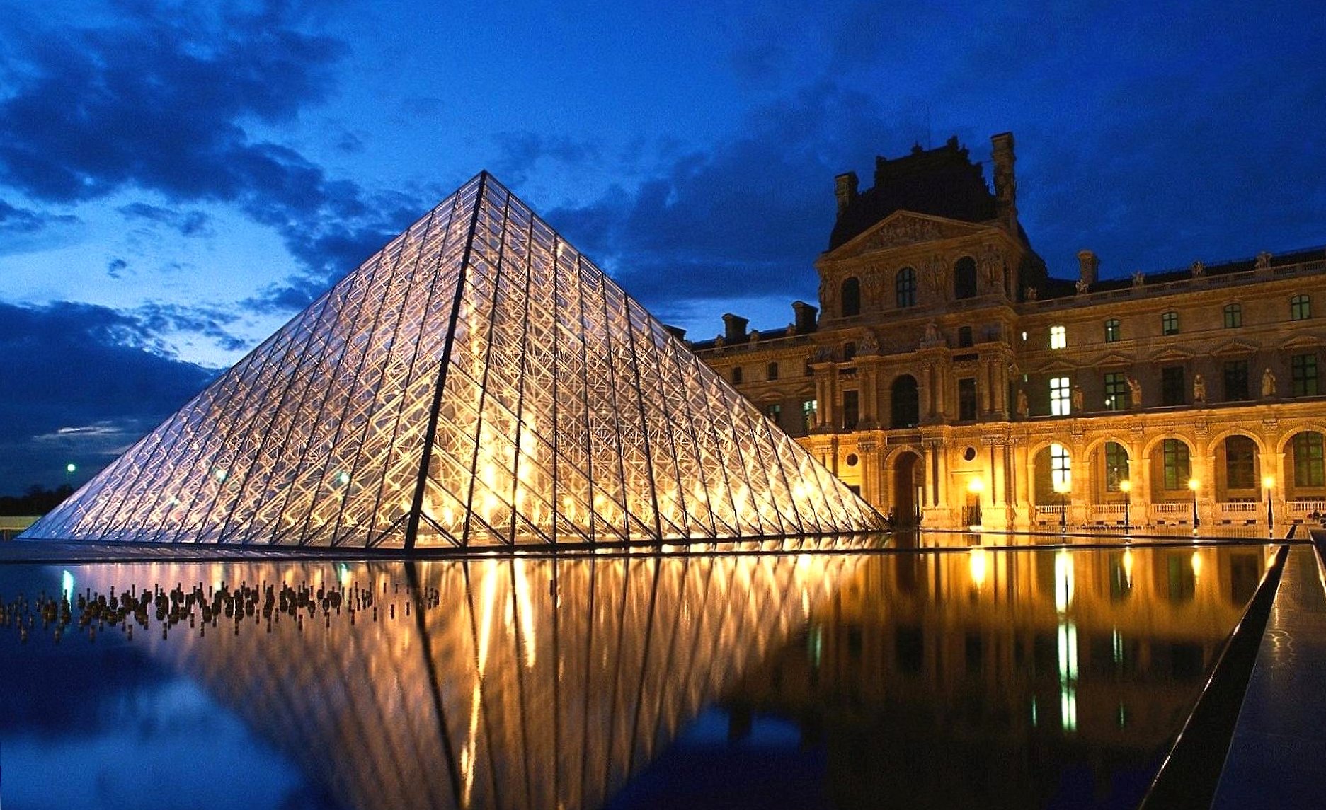 Louvre museum paris by night at 1024 x 768 size wallpapers HD quality