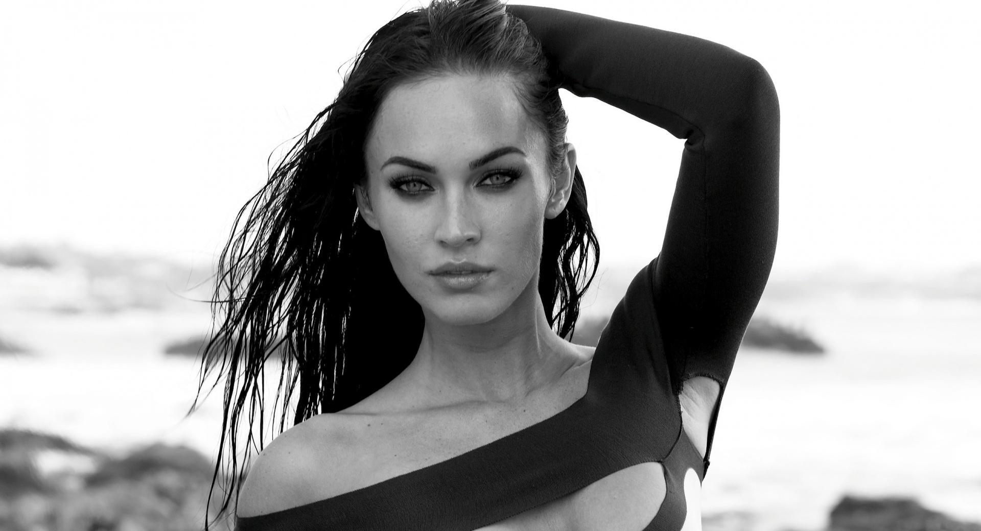Megan Fox Black And White at 1024 x 1024 iPad size wallpapers HD quality