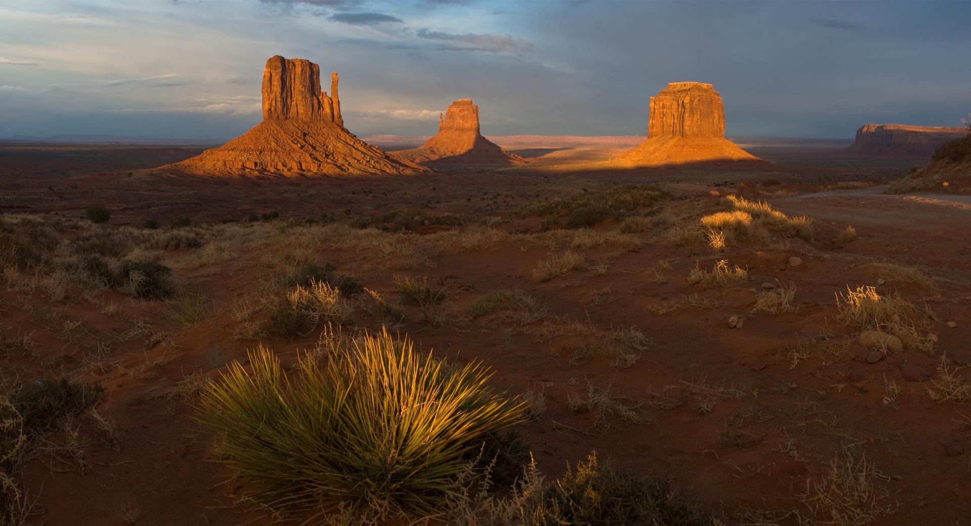 Morning In Utah Desert at 1600 x 1200 size wallpapers HD quality