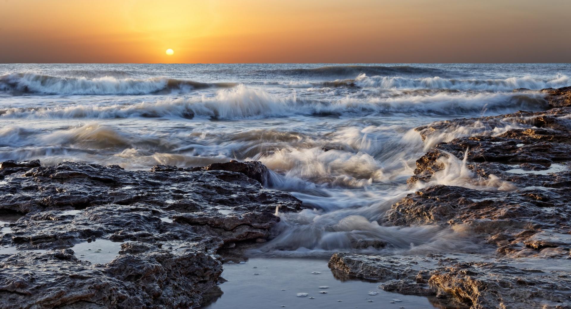 Morning Sea Waves at 750 x 1334 iPhone 6 size wallpapers HD quality
