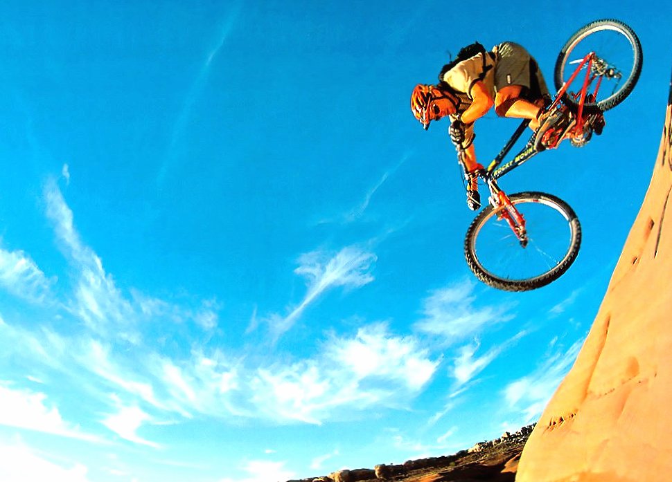 Mountain bike extreme at 320 x 480 iPhone size wallpapers HD quality