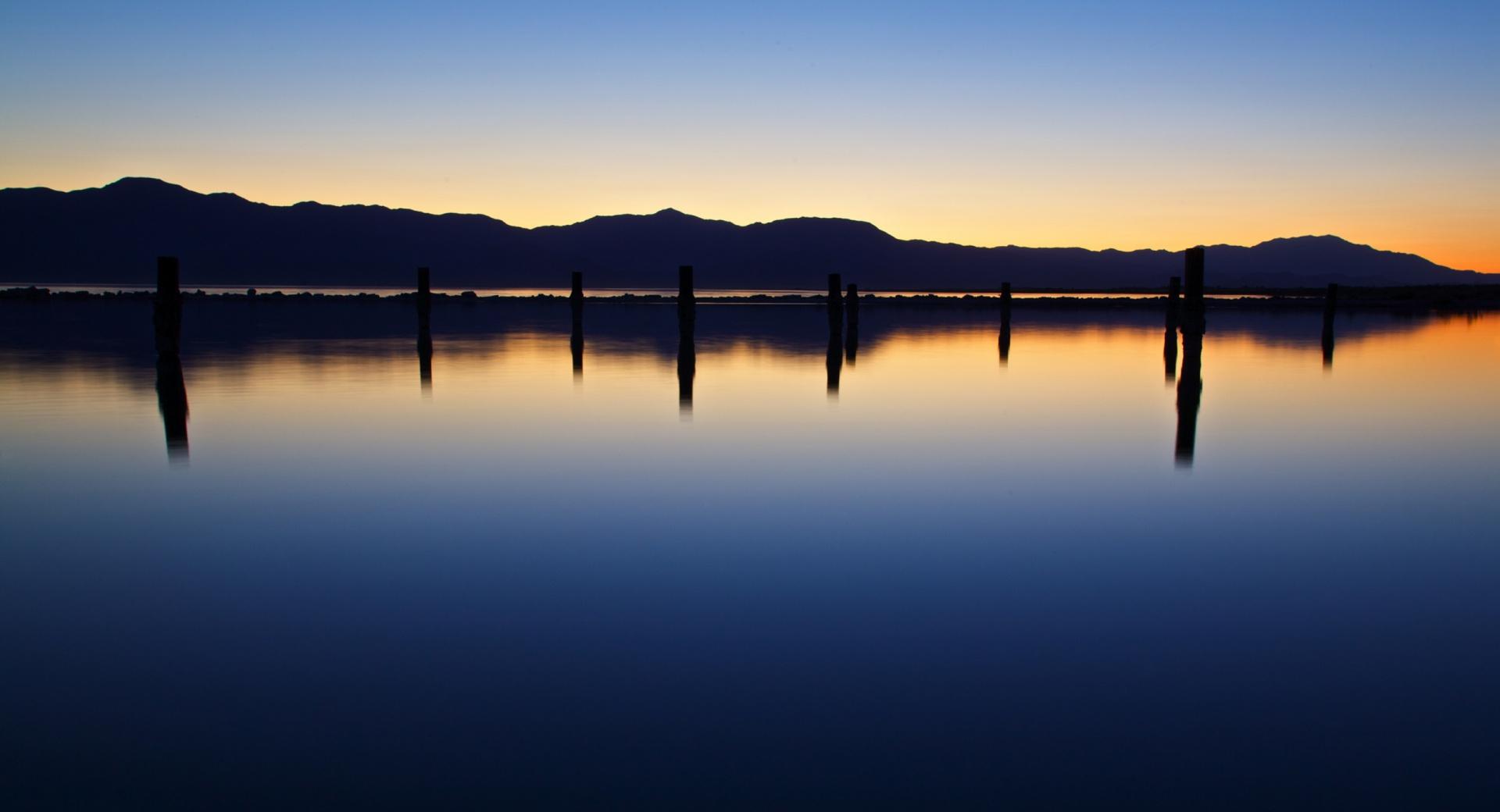 Nightfall Reflection at 640 x 1136 iPhone 5 size wallpapers HD quality