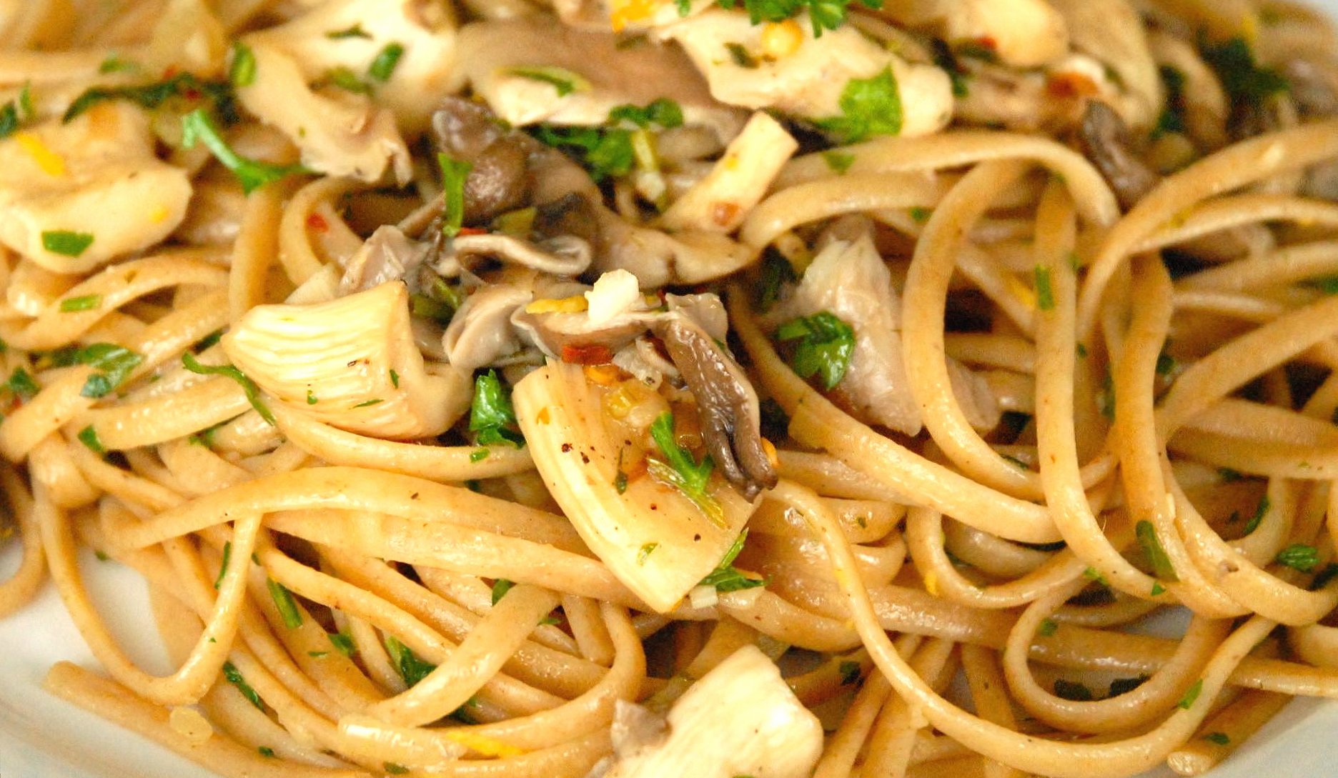 Pasta with mushrooms at 1024 x 768 size wallpapers HD quality