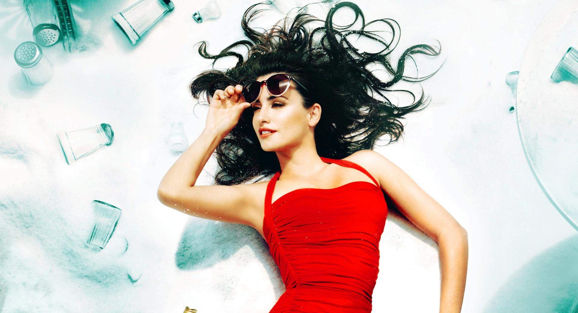 Penelope Cruz Summer at 640 x 1136 iPhone 5 size wallpapers HD quality