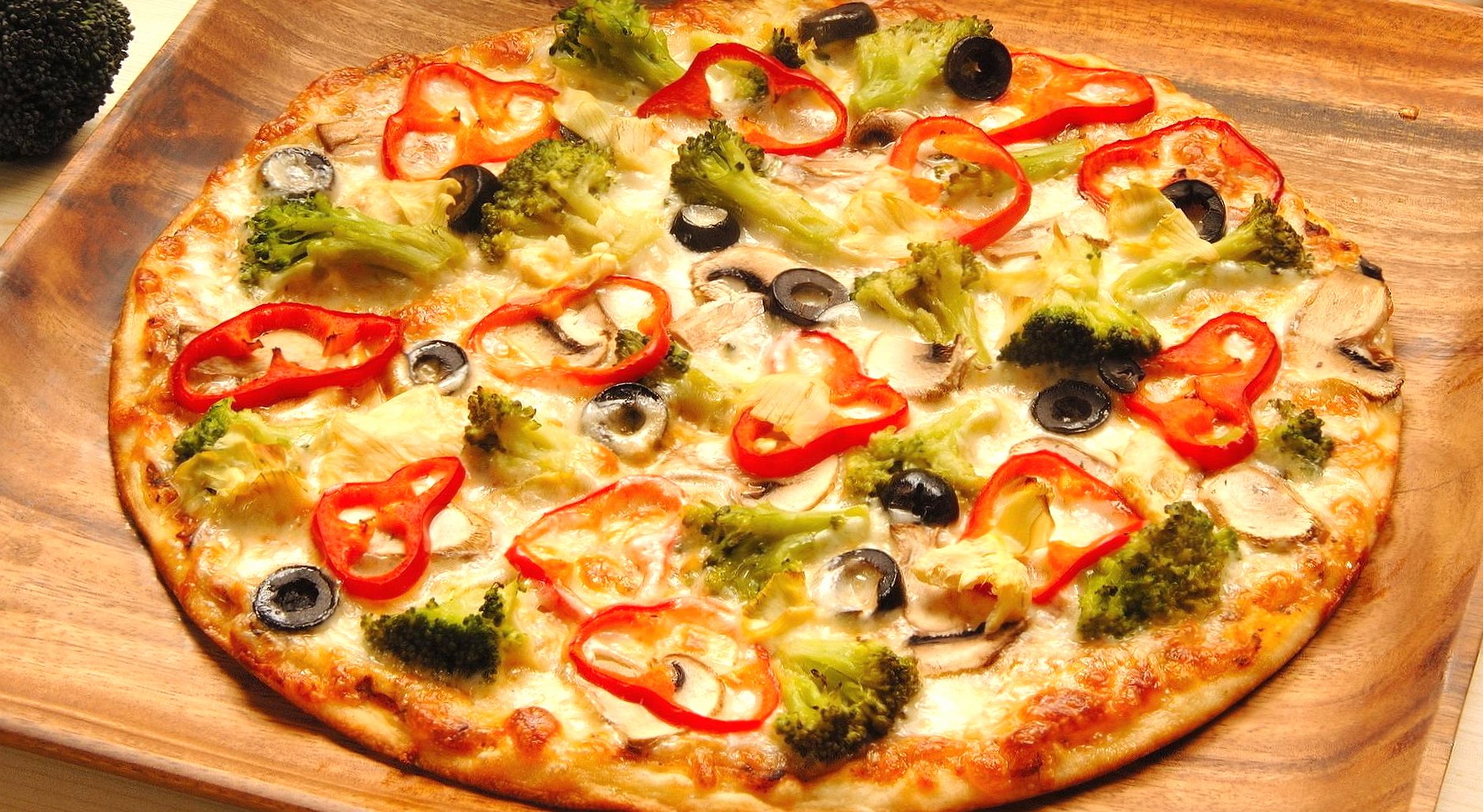 Pepper pizza at 640 x 1136 iPhone 5 size wallpapers HD quality