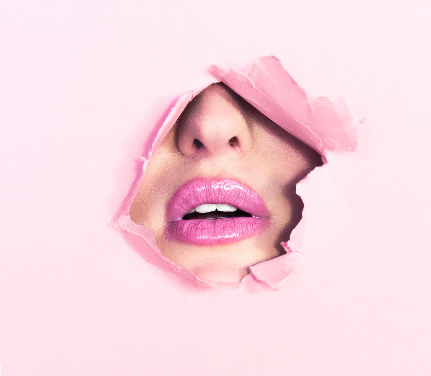 Pink lips at 1152 x 864 size wallpapers HD quality