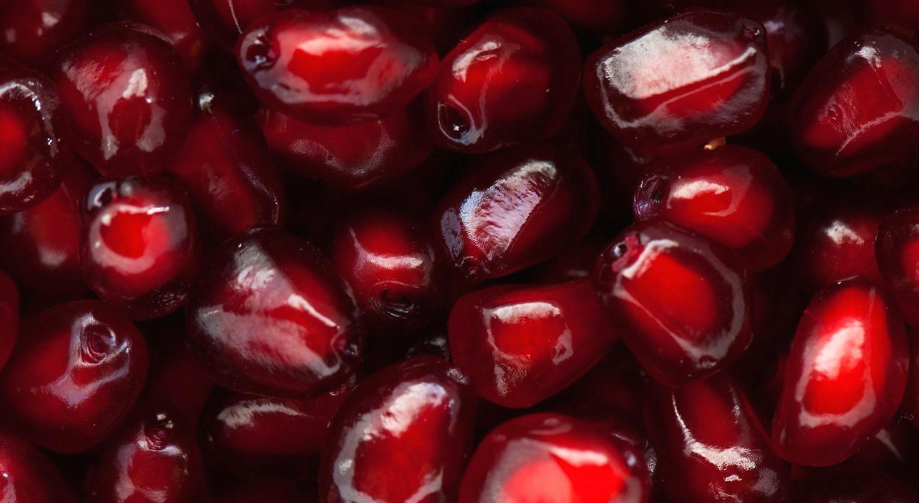Pomegranate detail at 1280 x 960 size wallpapers HD quality