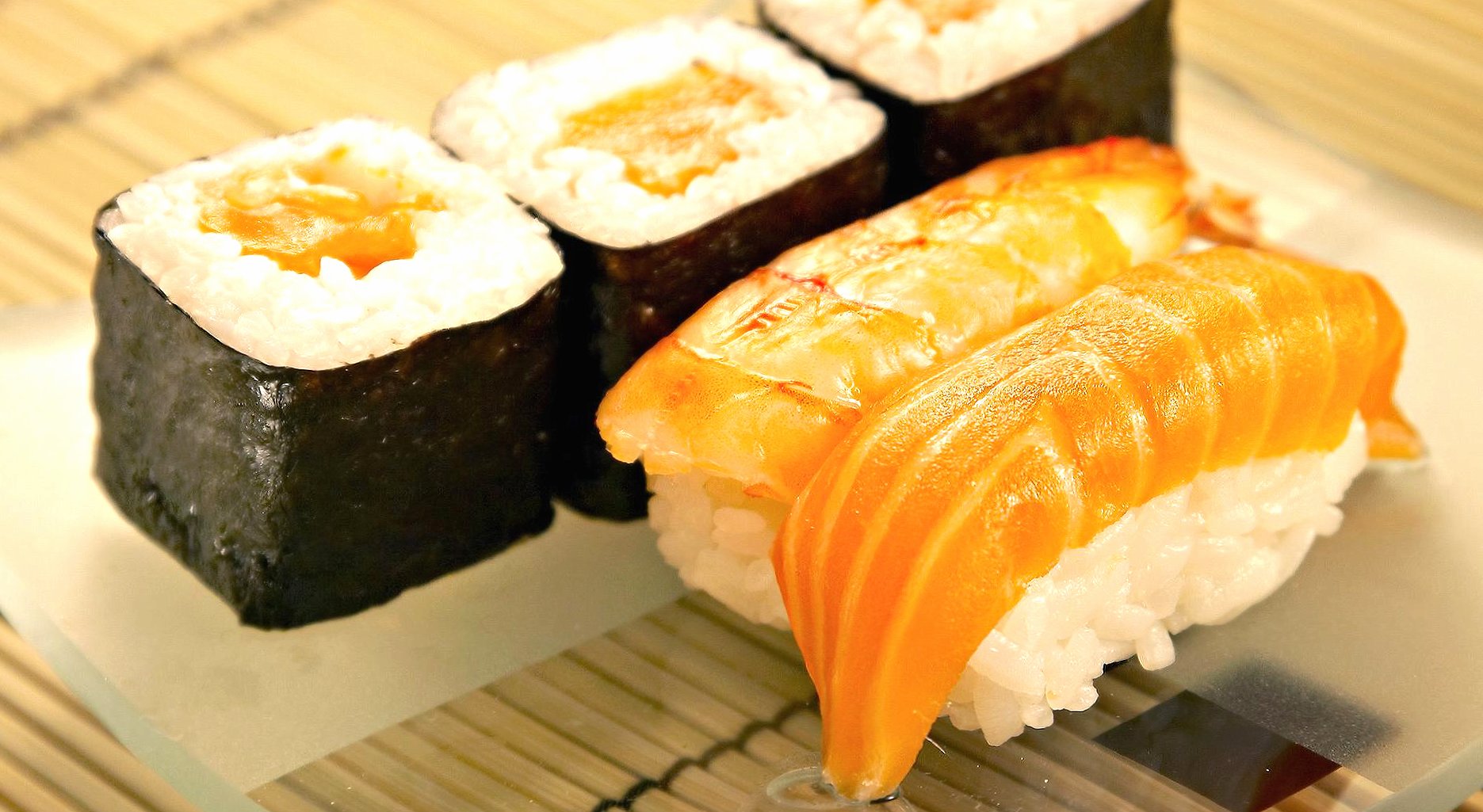 Rice fish sushi at 1024 x 1024 iPad size wallpapers HD quality