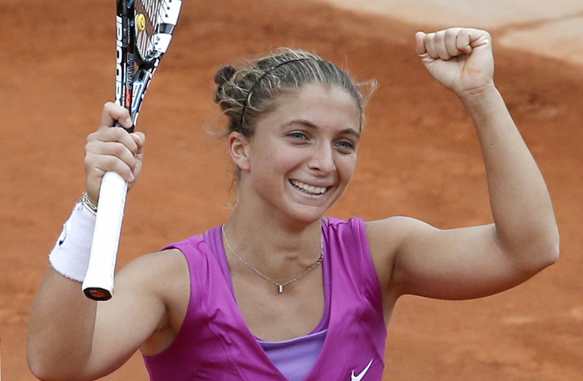 Sara errani at 640 x 960 iPhone 4 size wallpapers HD quality