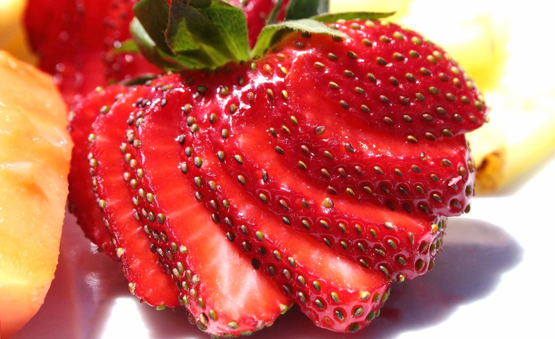 Sliced strowberry at 1600 x 1200 size wallpapers HD quality