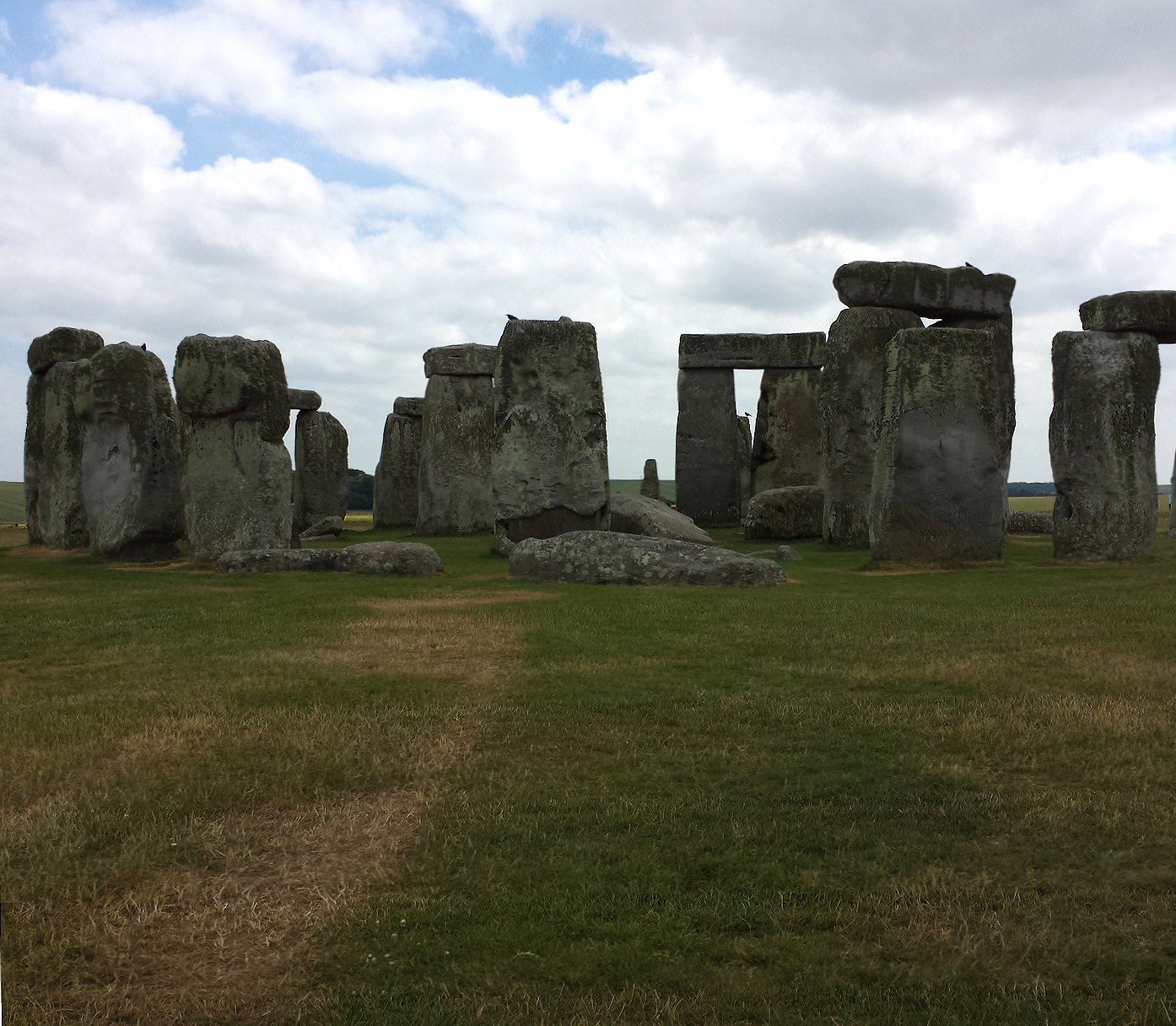 Stone Henge at 1152 x 864 size wallpapers HD quality