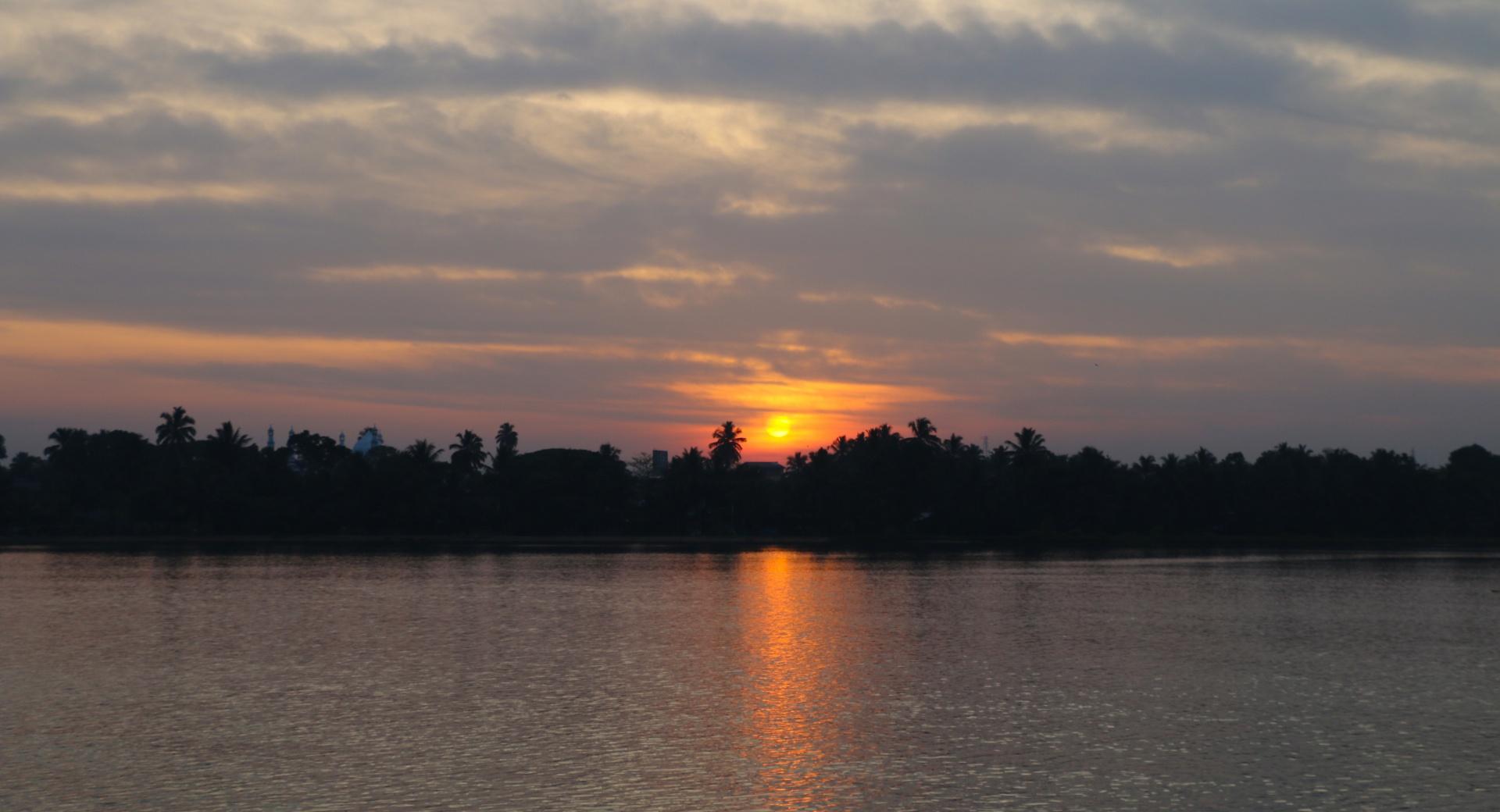Sun Rise at Avani Hotel Sri Lanka at 640 x 960 iPhone 4 size wallpapers HD quality