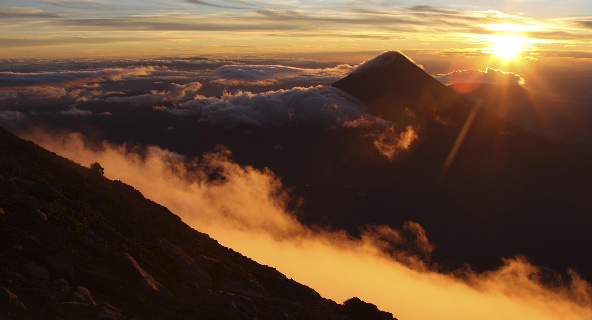 Sunrise Over Acatenango Volcano, Guatemala wallpapers HD quality