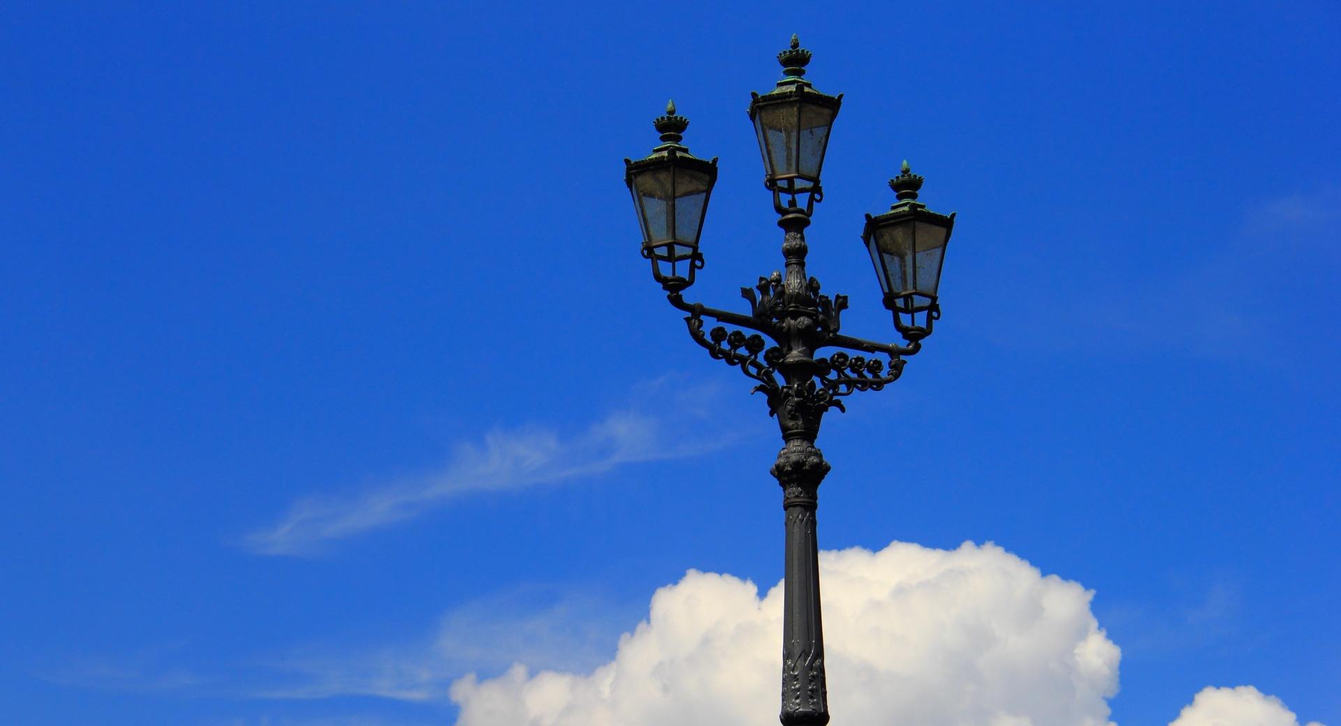The Light Post at 320 x 480 iPhone size wallpapers HD quality