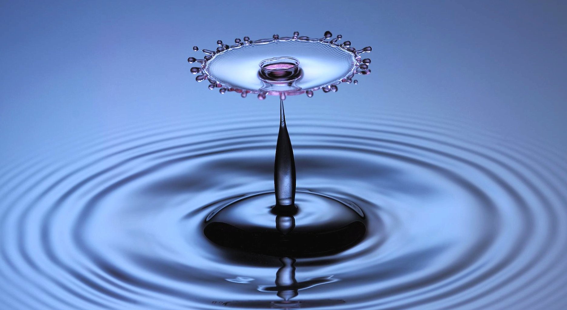 Water drop effect at 2048 x 2048 iPad size wallpapers HD quality