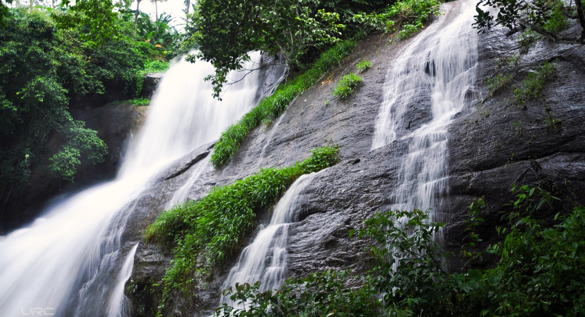 Areekkal Waterfall at 640 x 1136 iPhone 5 size wallpapers HD quality