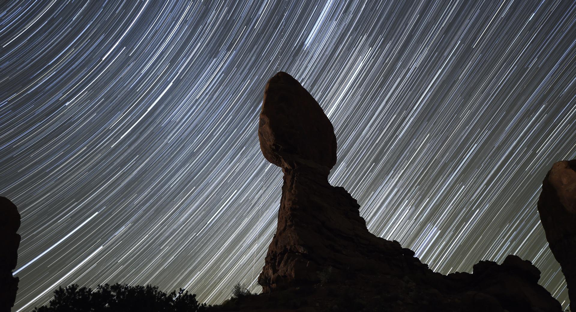 Balanced Rock Star Trail at 640 x 1136 iPhone 5 size wallpapers HD quality