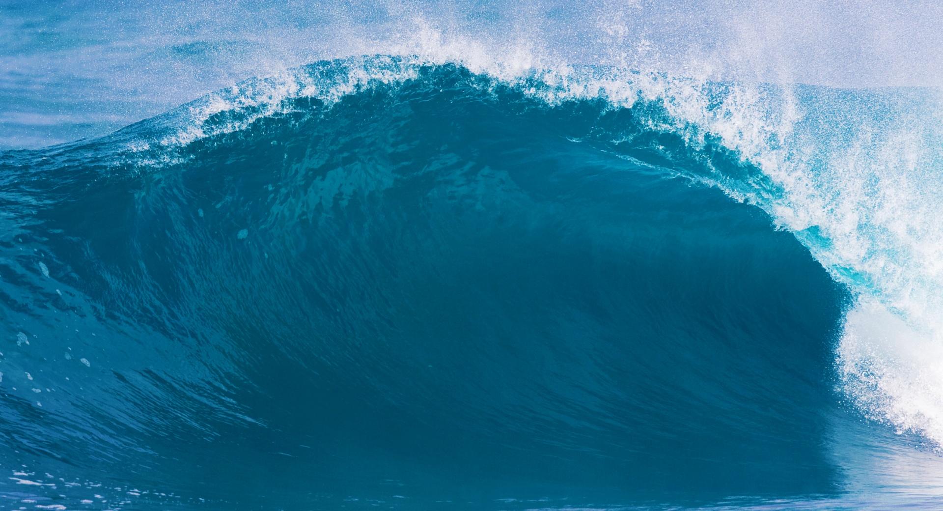 Big Blue Wave at 1280 x 960 size wallpapers HD quality
