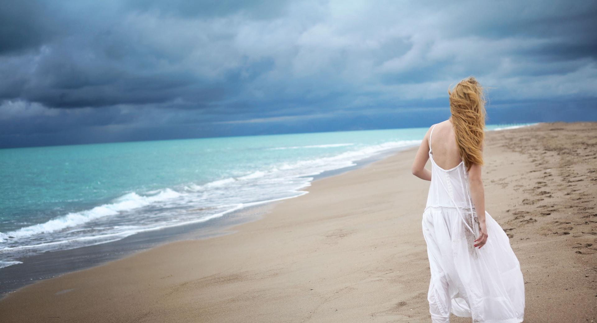 Blonde Woman On The Beach at 750 x 1334 iPhone 6 size wallpapers HD quality