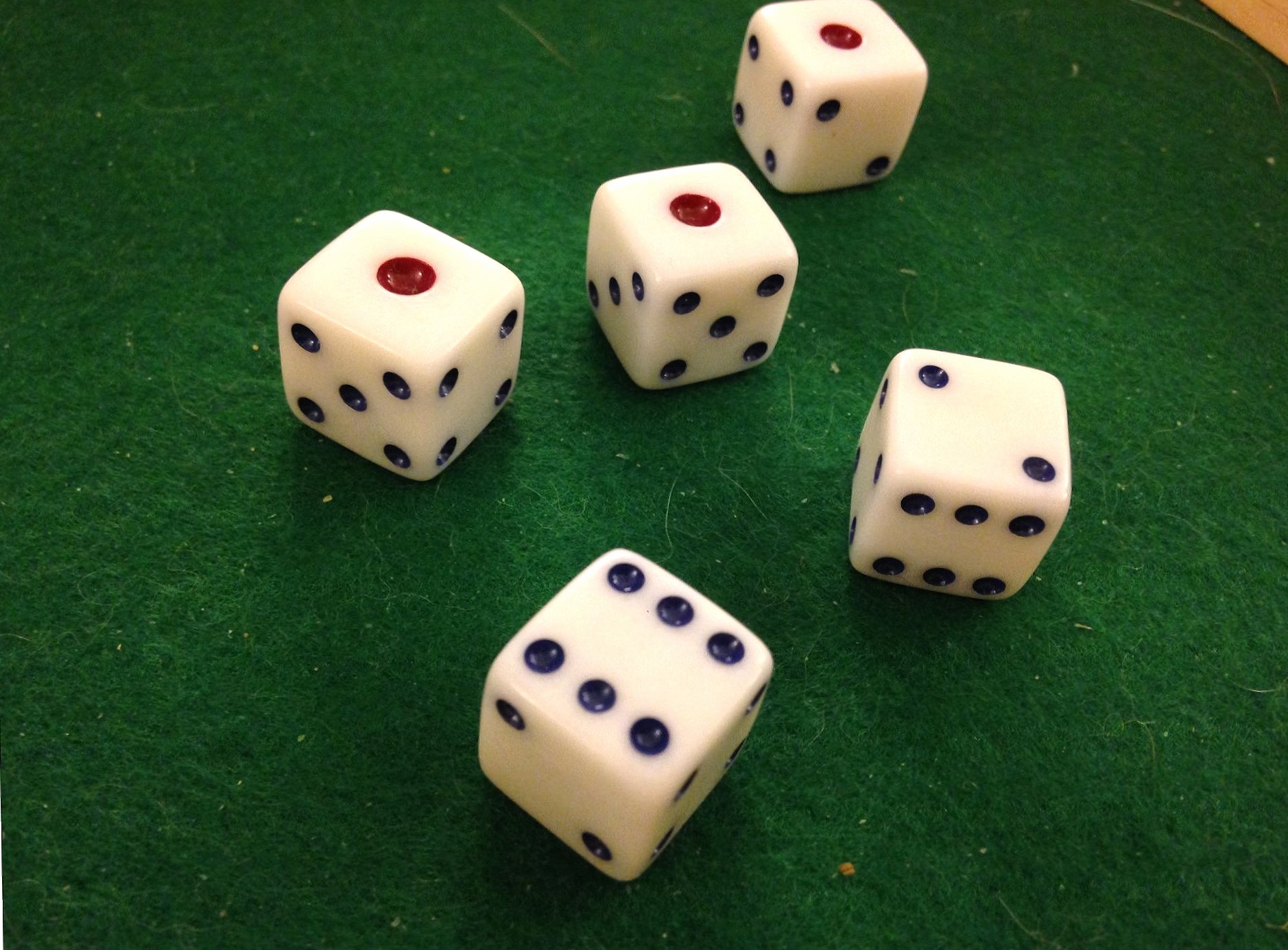Dice at 320 x 480 iPhone size wallpapers HD quality