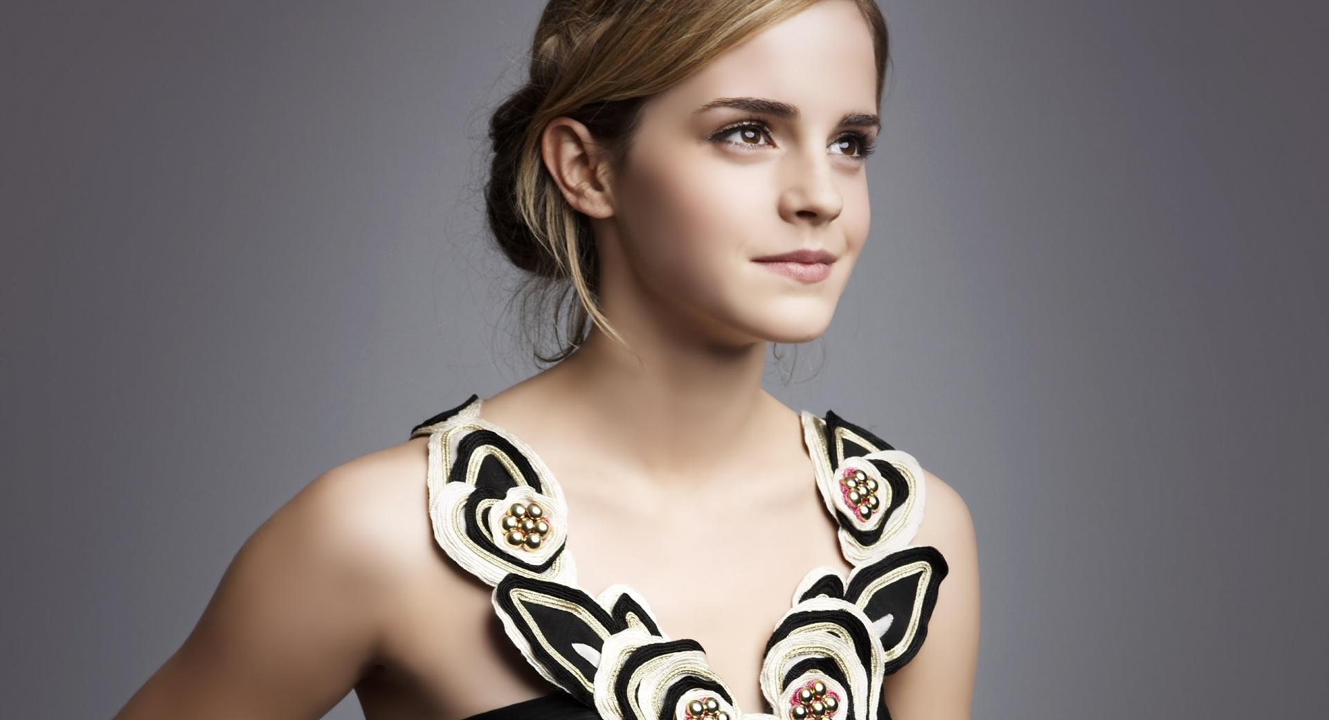Emma Watson Hollywood 1 at 320 x 480 iPhone size wallpapers HD quality