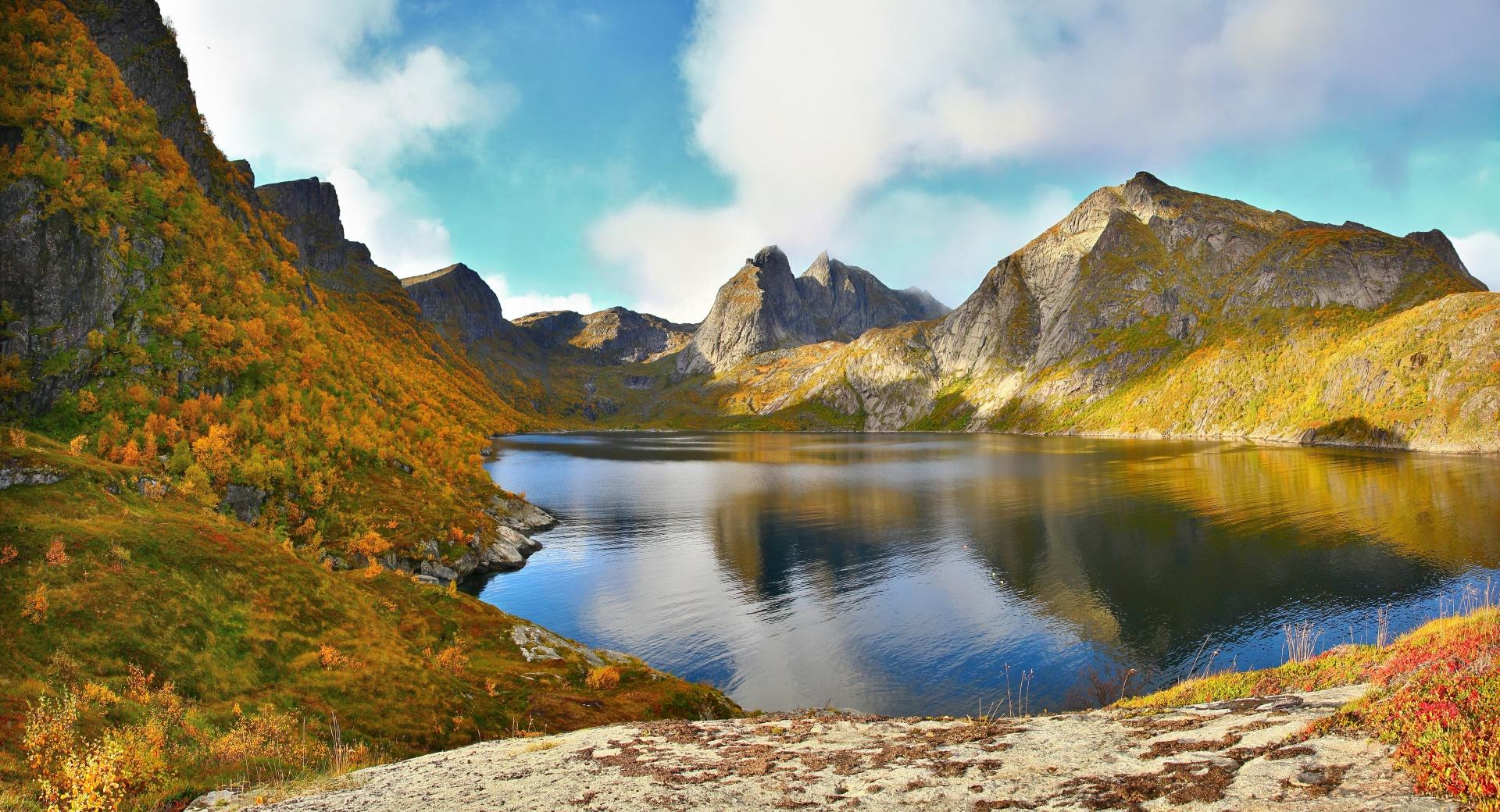 Glacial Lake Autumn at 1280 x 960 size wallpapers HD quality