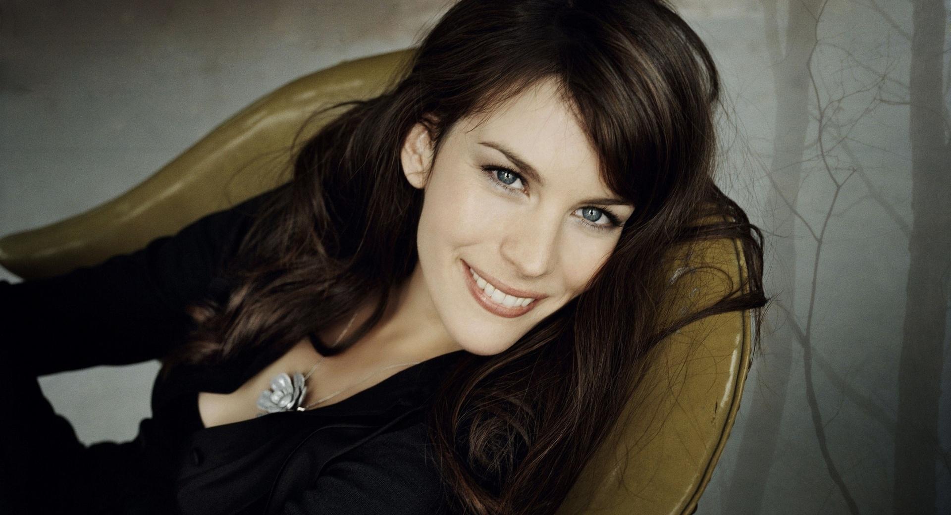 Liv Tyler Smiling at 1280 x 960 size wallpapers HD quality