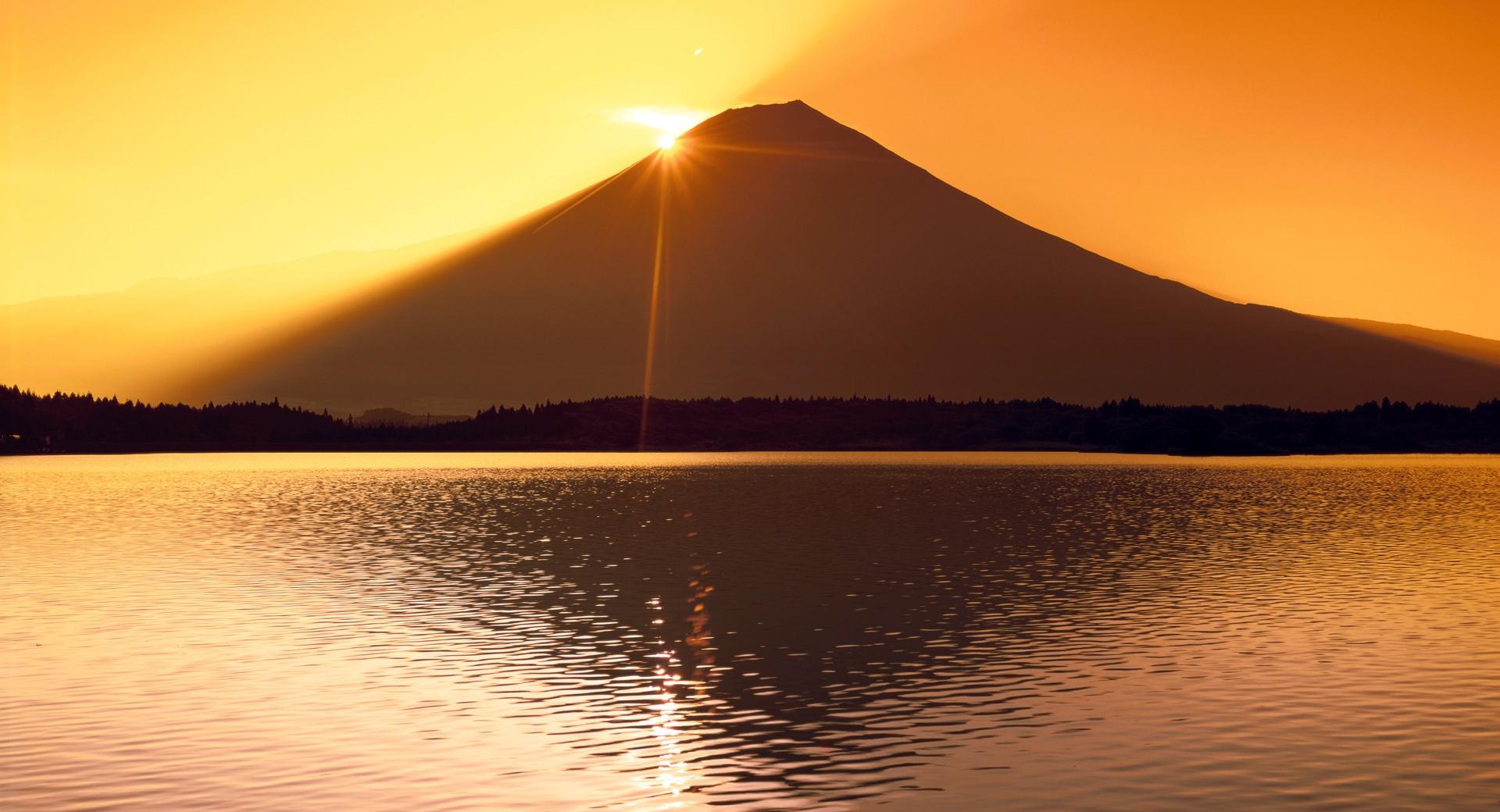 Monte Fuji Japan at 1280 x 960 size wallpapers HD quality