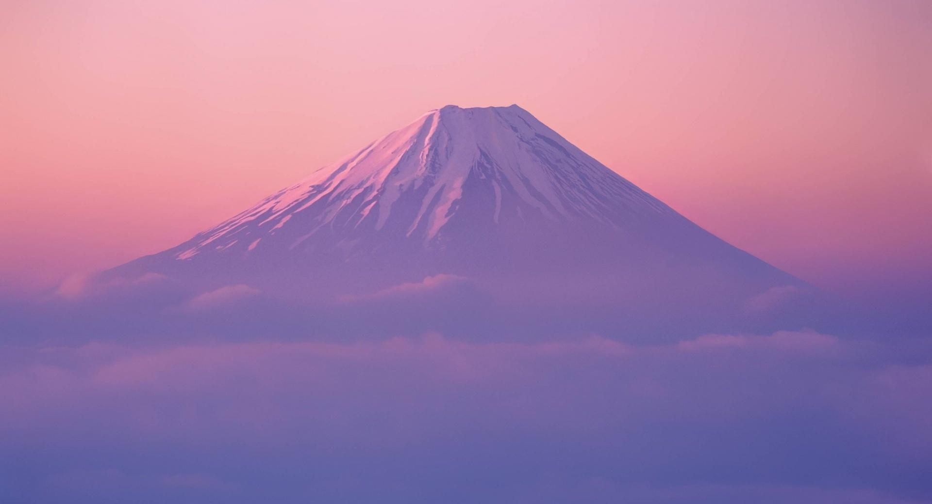 Mount Fuji Wallpaper in Mac OS X Lion at 1024 x 1024 iPad size wallpapers HD quality