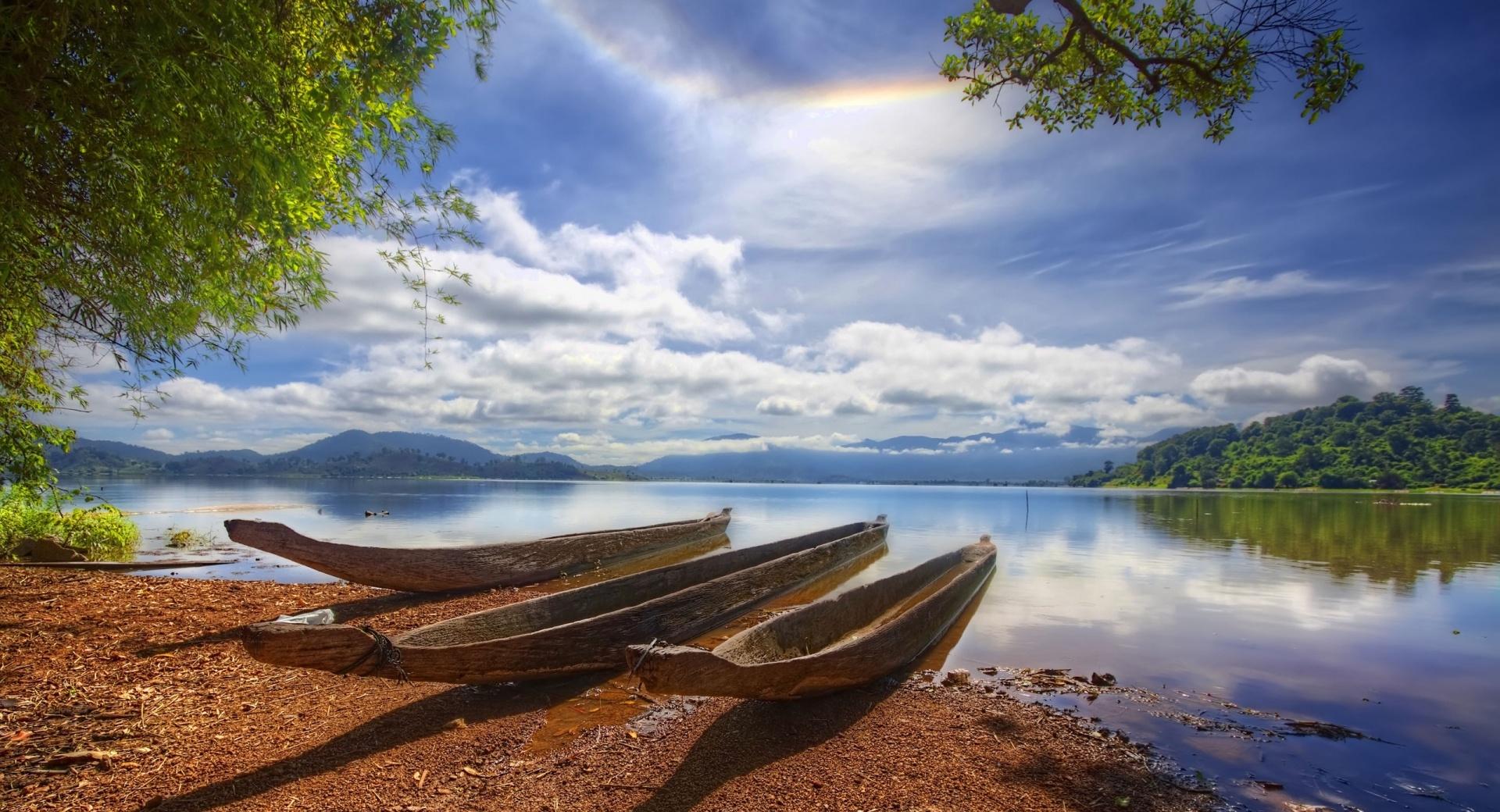 Old Canoes at 1280 x 960 size wallpapers HD quality