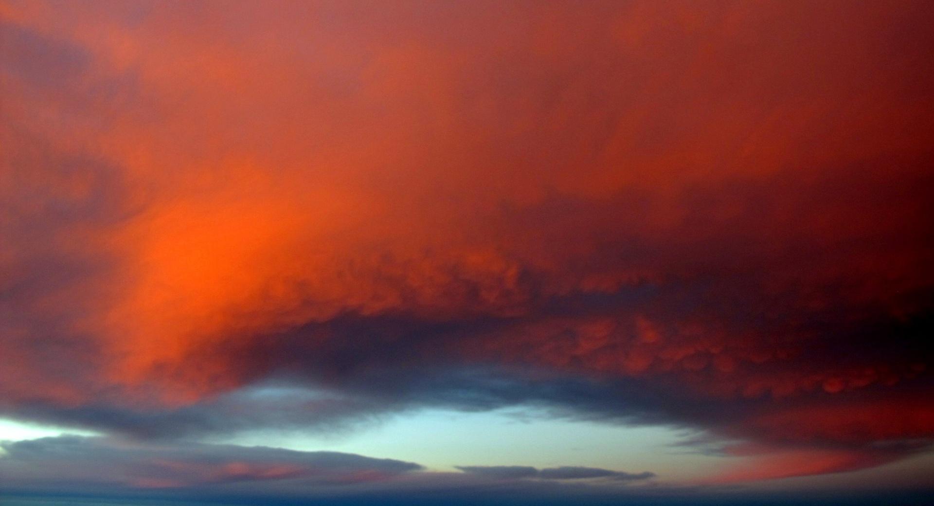 Orange Cloud Glow at 1152 x 864 size wallpapers HD quality