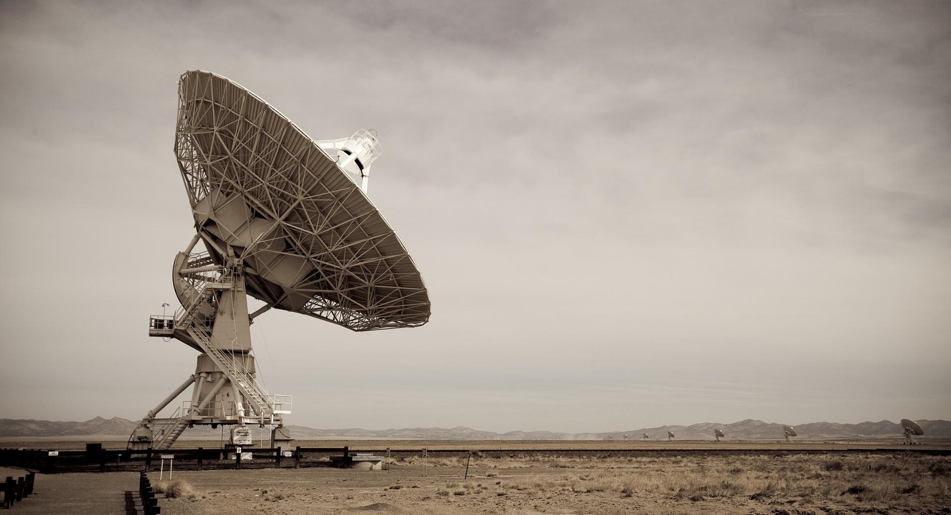Radio Dish at 1152 x 864 size wallpapers HD quality
