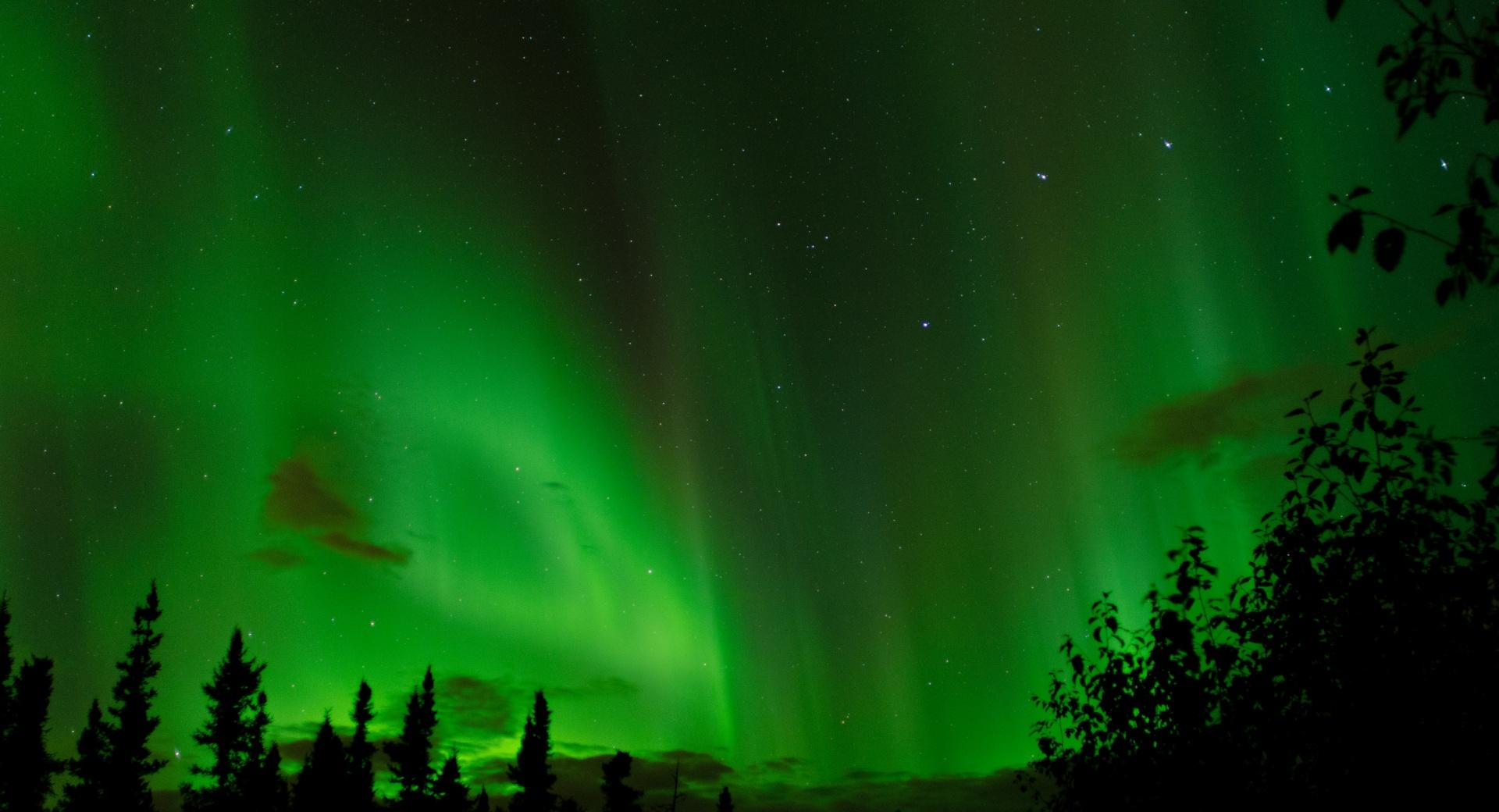 Real Northern Lights at 750 x 1334 iPhone 6 size wallpapers HD quality