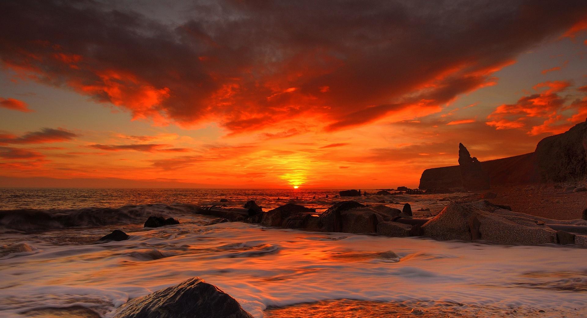 Red Sunset Over Sea at 750 x 1334 iPhone 6 size wallpapers HD quality