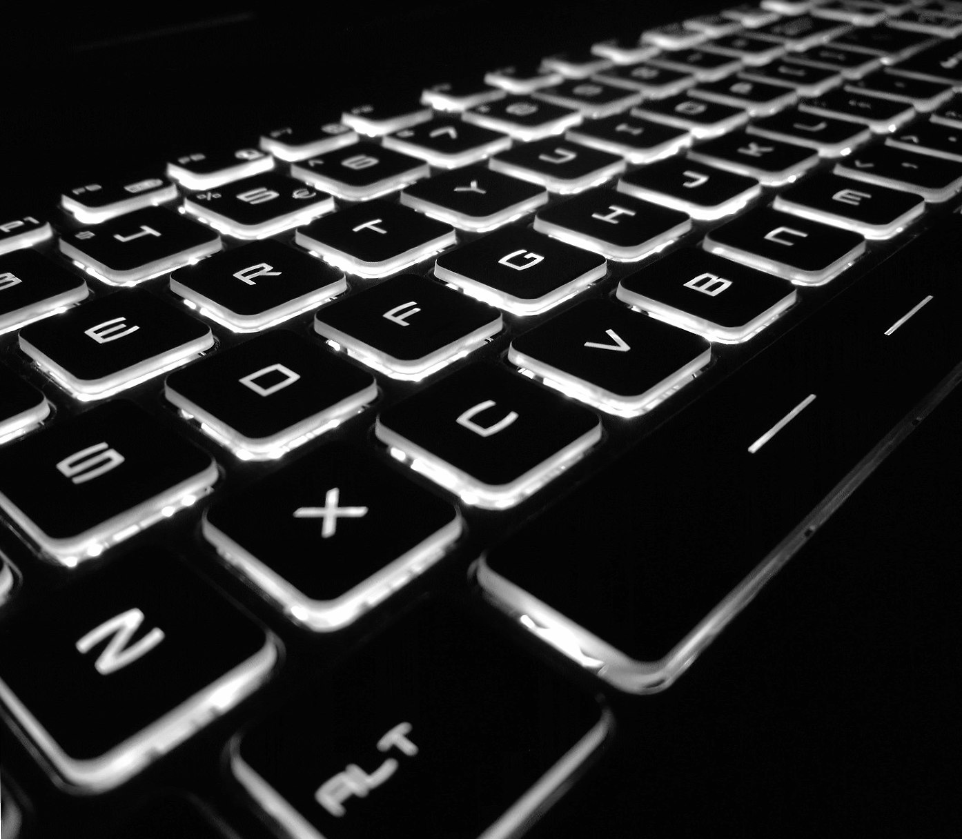 STEELSERIES KEYBOARD at 320 x 480 iPhone size wallpapers HD quality
