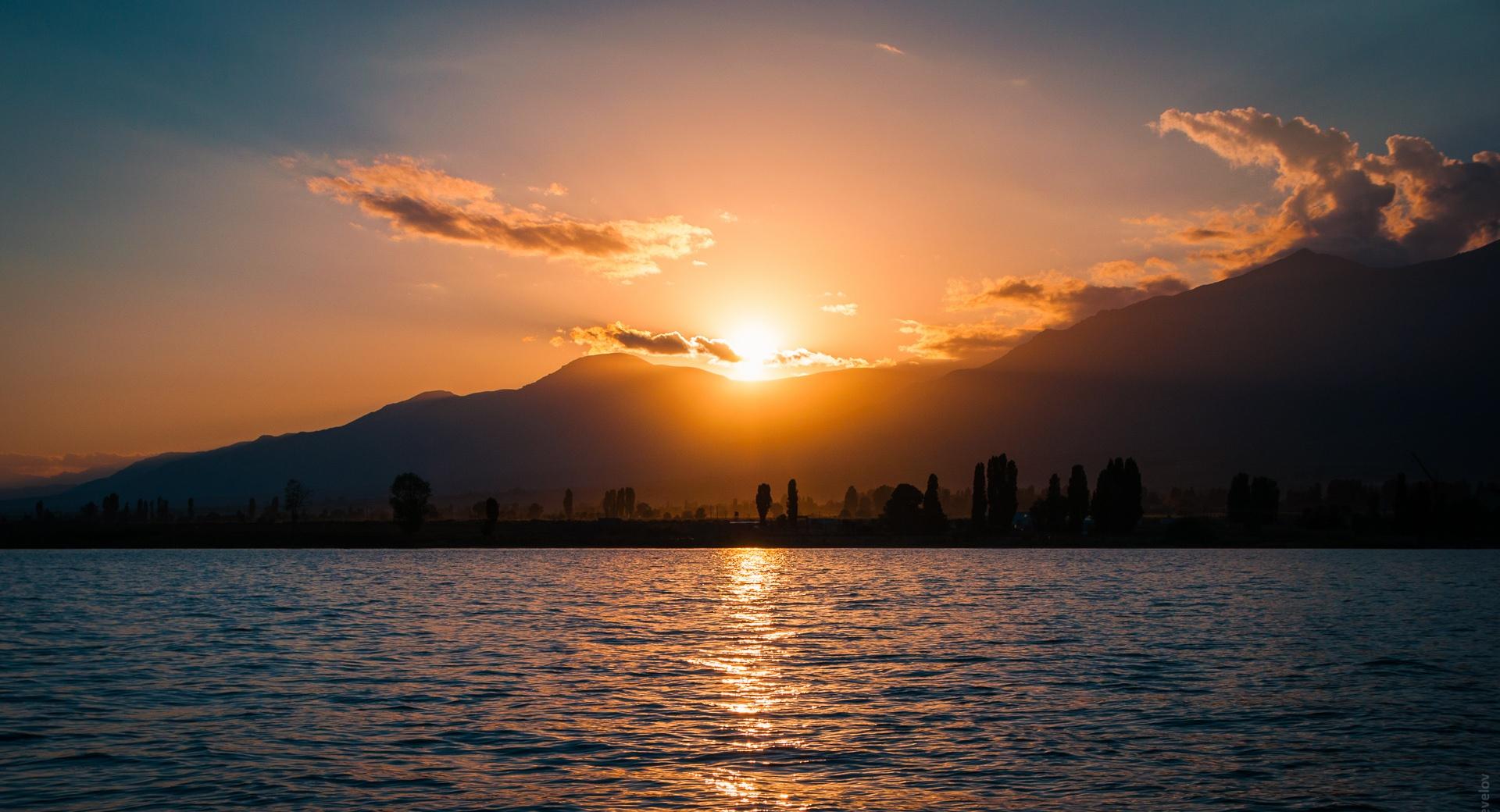 Sunset, Issyk Kul Lake, Kyrgyzstan at 640 x 1136 iPhone 5 size wallpapers HD quality