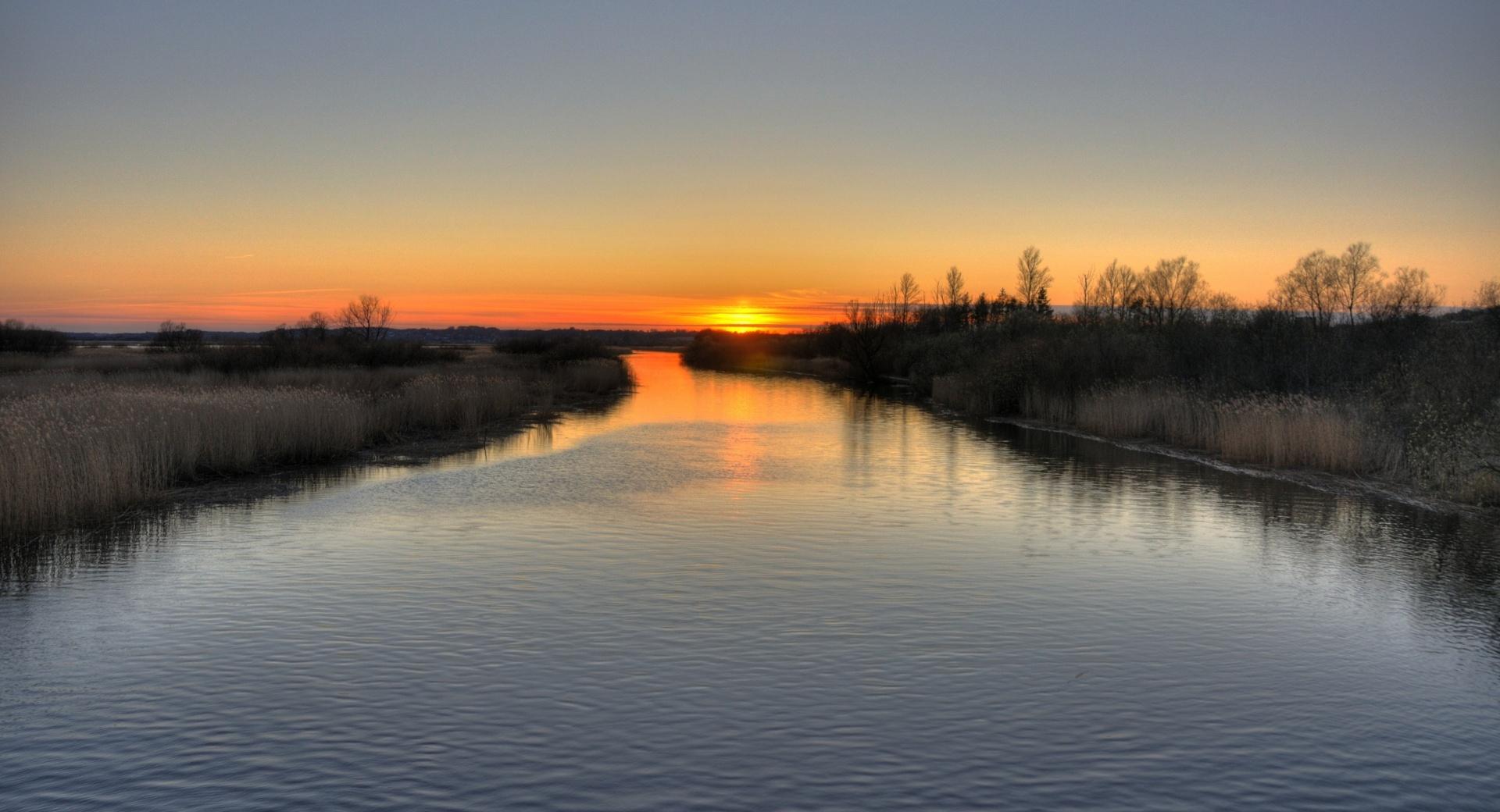 Sunset On The River at 640 x 1136 iPhone 5 size wallpapers HD quality
