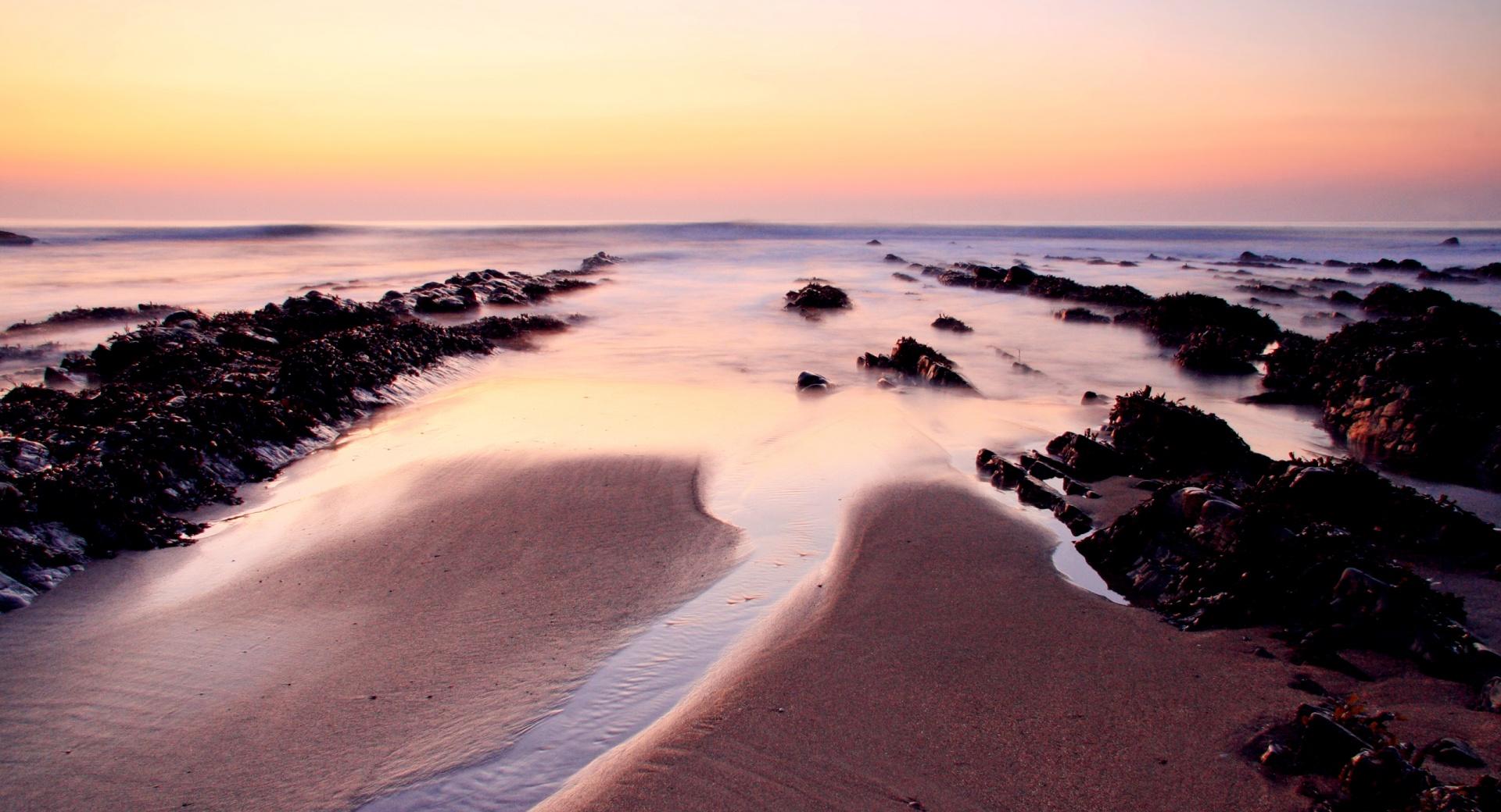 The Seaside Early In The Morning at 640 x 1136 iPhone 5 size wallpapers HD quality