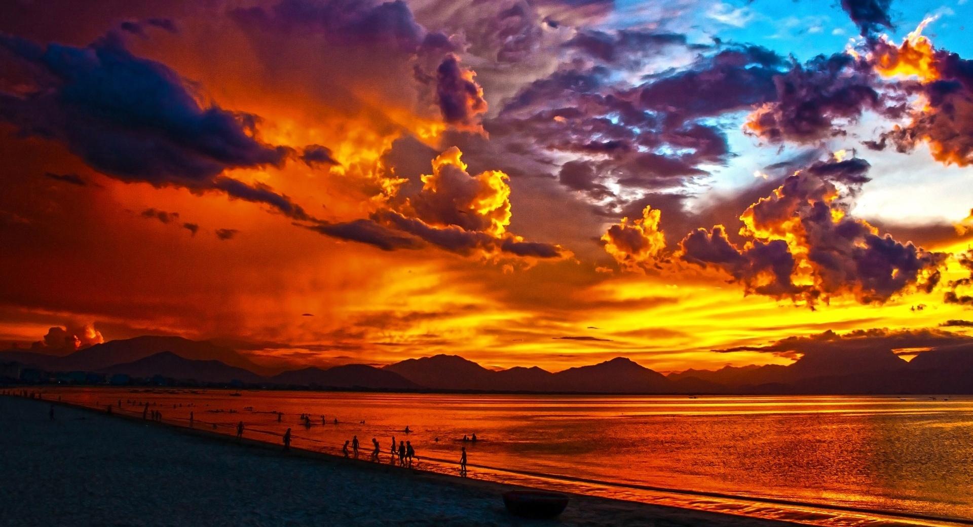 Vietnam Sunset Beach at 1024 x 1024 iPad size wallpapers HD quality